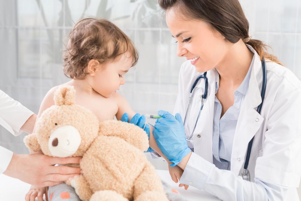 Những mũi vắc xin quan trọng cho bé trên 12 tháng tuổi